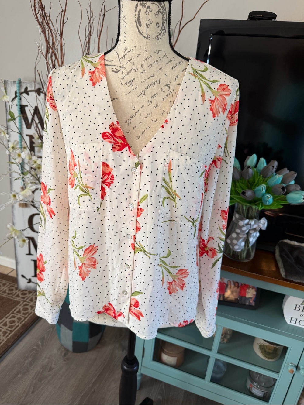 Forever 21 White Button-Front Blouse with Red Floral & Black Dots Size Medium